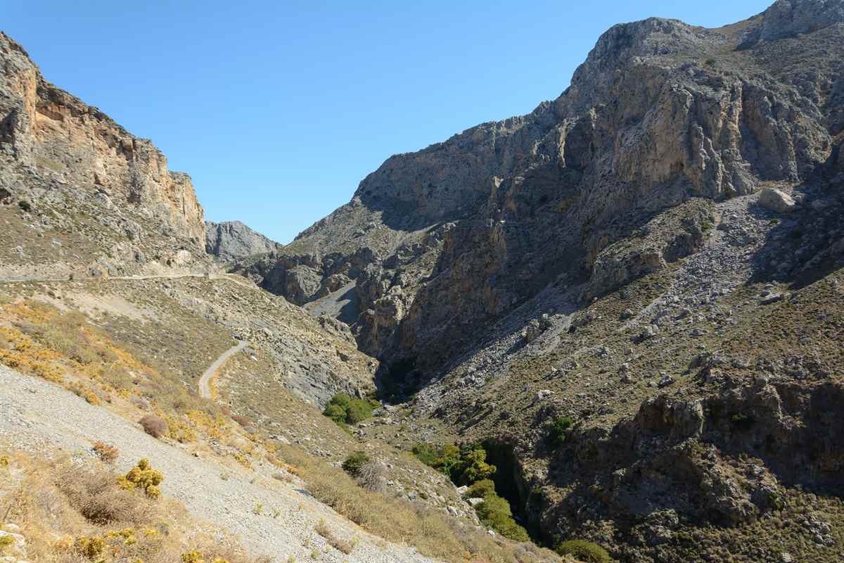 The rock walls of the Kourtaliotiko gorge, a stop on a Preveli day trip from Heraklion