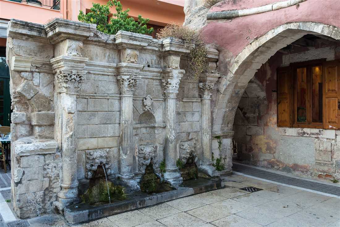 The Venetian Rimondi fountain with its columns and lion-head spouts in the old town of Rethymno, a stop on a Rethymno day trip from Heraklion.